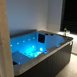 Tonkita With Jacuzzi Lägenhet